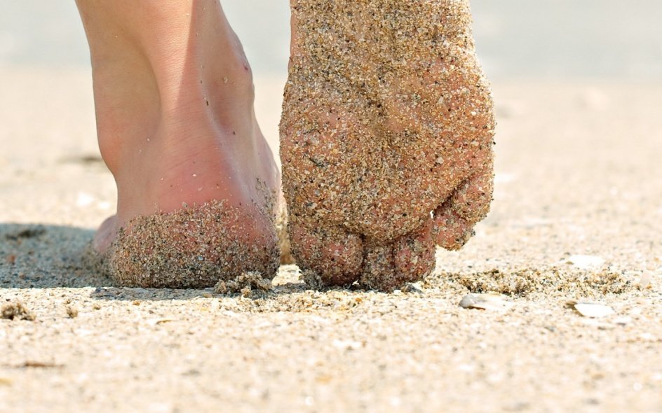 rock-sand-barefoot-closeup-feet-worm's-eye-view-sand-covered-hand-leg-material-soil-human-body-close-up-grass-family-253953.jpg