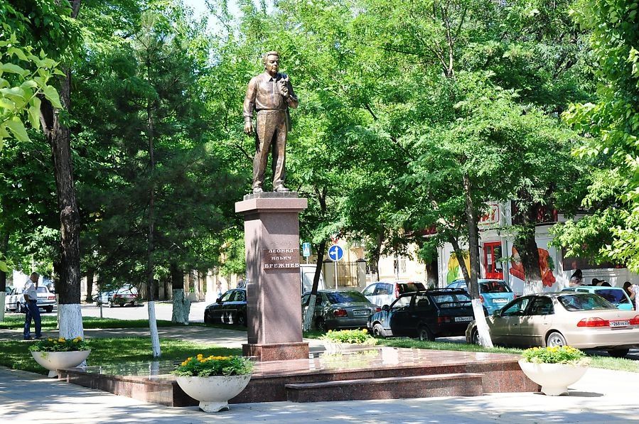 Памятник Л.И. Брежневу