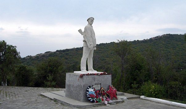 Анапа. Памятник Калинину Дмитрию Семеновичу