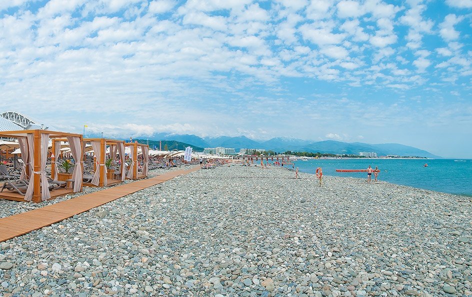 пляж курорта Роза Хутор.jpg