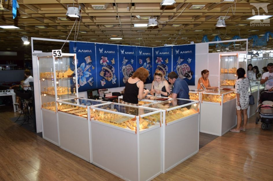 Традиционная выставка ювелирных изделий открылась в Сочи