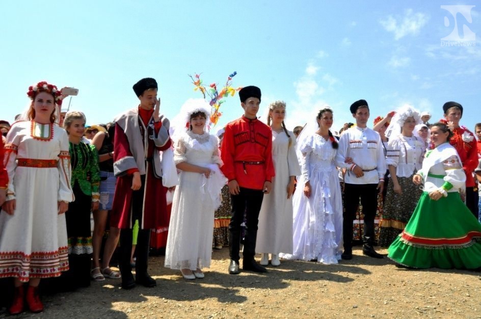 На Кубани показали масштаб настоящей казацкой свадьбы