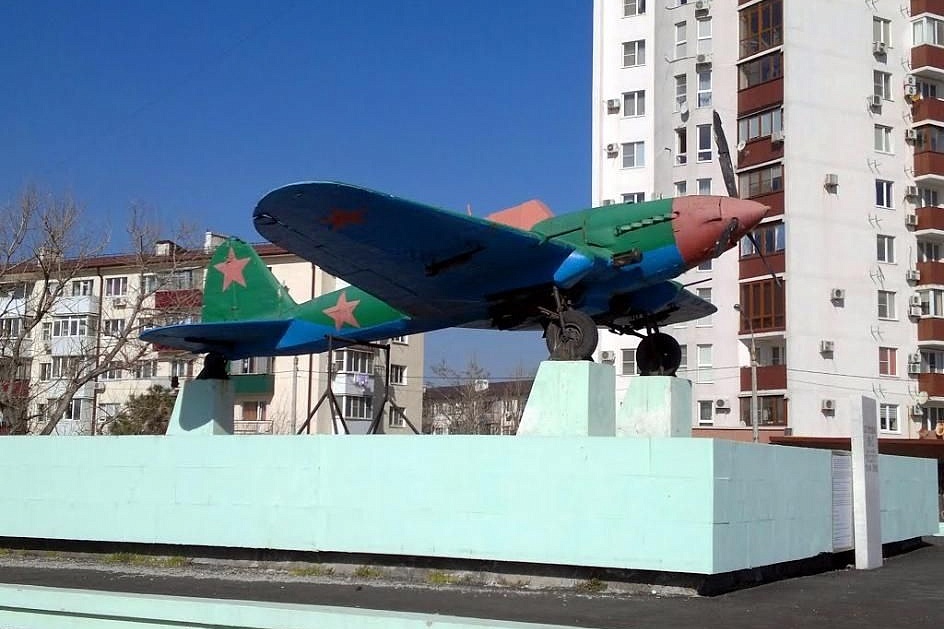 Памятник «Самолет – штурмовик ИЛ-2»