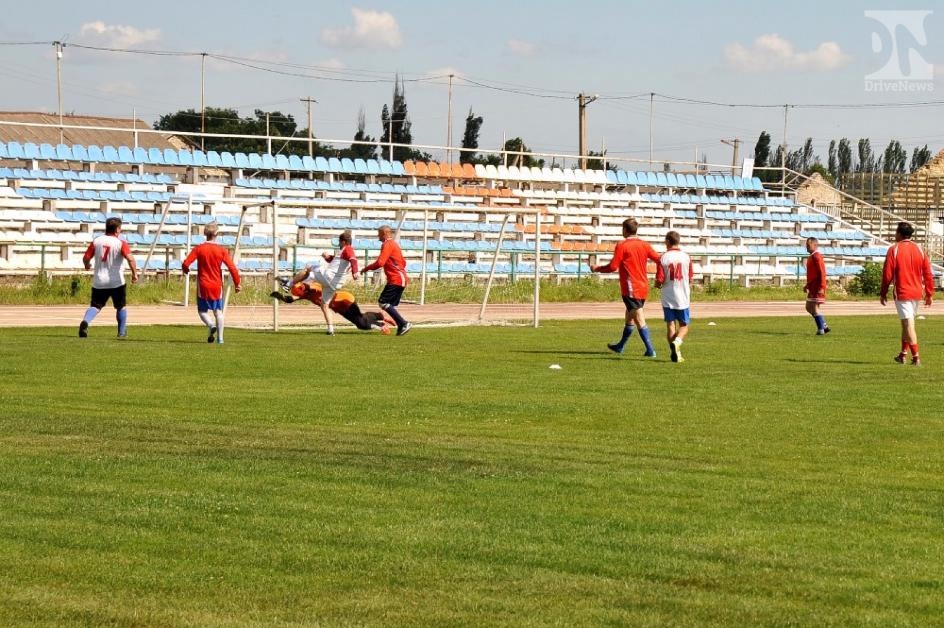 На стадионе в Феодосии появится новое футбольное поле