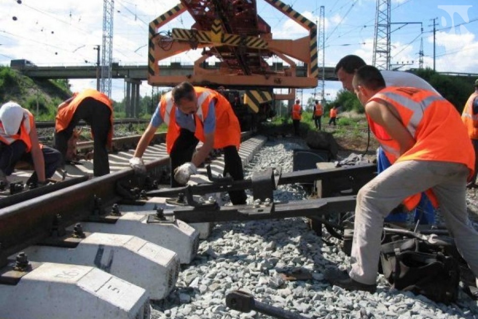 «Крымские железные дороги» меняют рельсы на подходе к Керченскому мосту