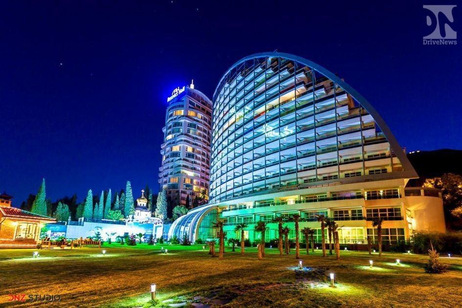 Более 100 гостиниц Крыма получили «звезды» на фасад