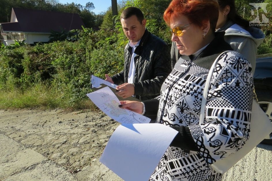 Представители СНТ «Чаевод» совместно с чиновниками проводят обход земельных участков