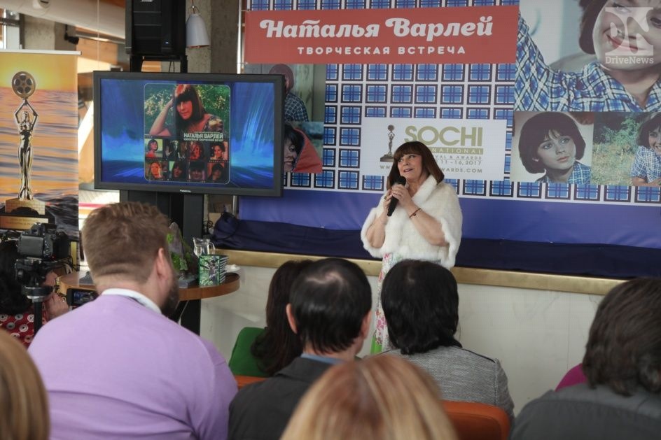 Наталья Варлей провела творческую встречу в СкайПарке Сочи