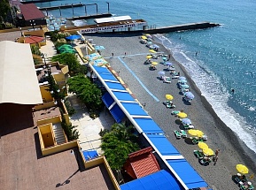 Пляж отеля «Рэдиссон Лазурная»