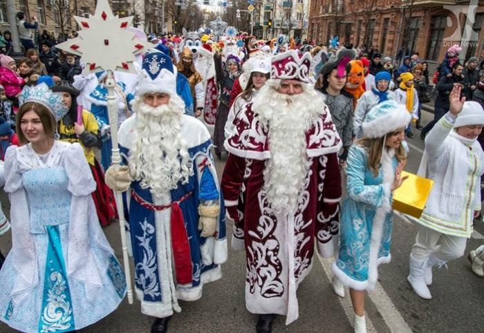 В Краснодаре прошел парад Дедов Морозов. Фото