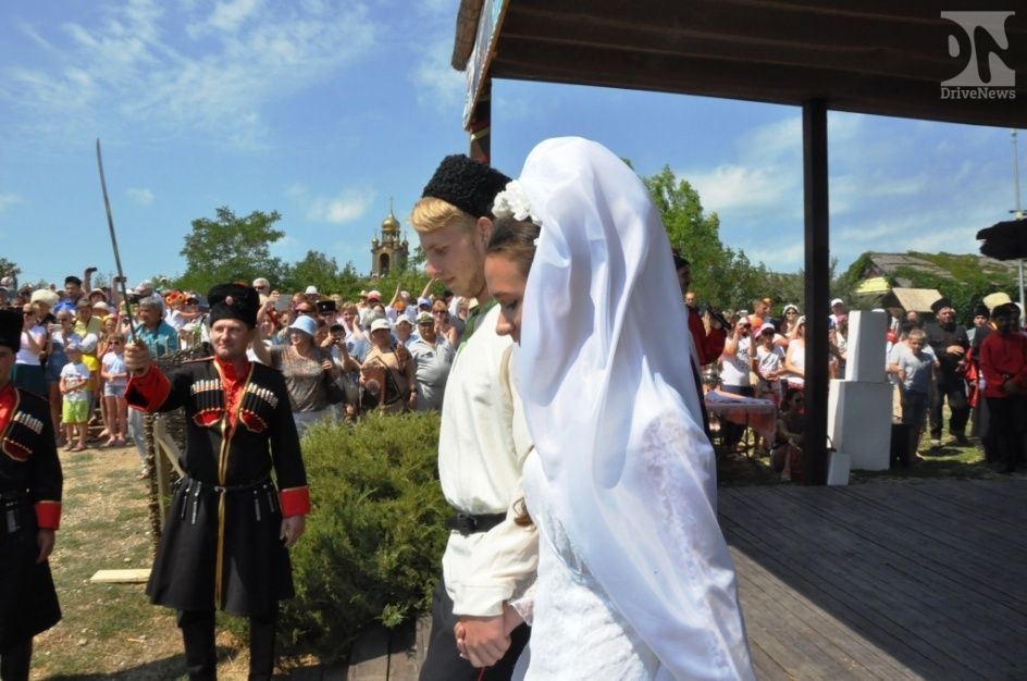 На Кубани показали масштаб настоящей казацкой свадьбы