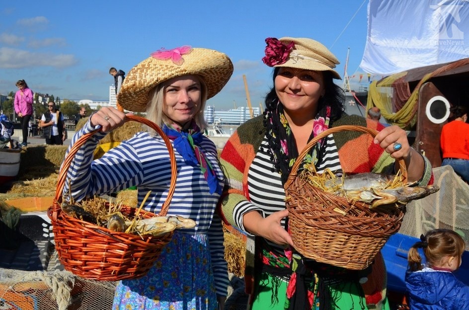 Тысячи гостей посетили II Фестиваль черноморской рыбы «Хамса»