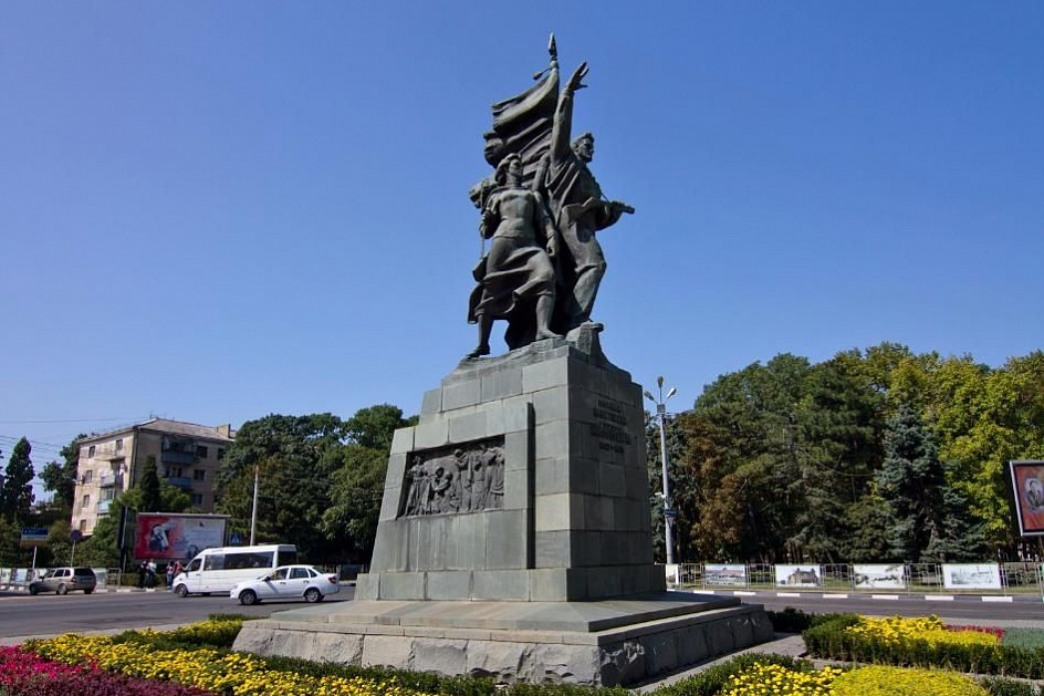 Памятник освободителям Новороссийска (воинам – защитникам Новороссийска)