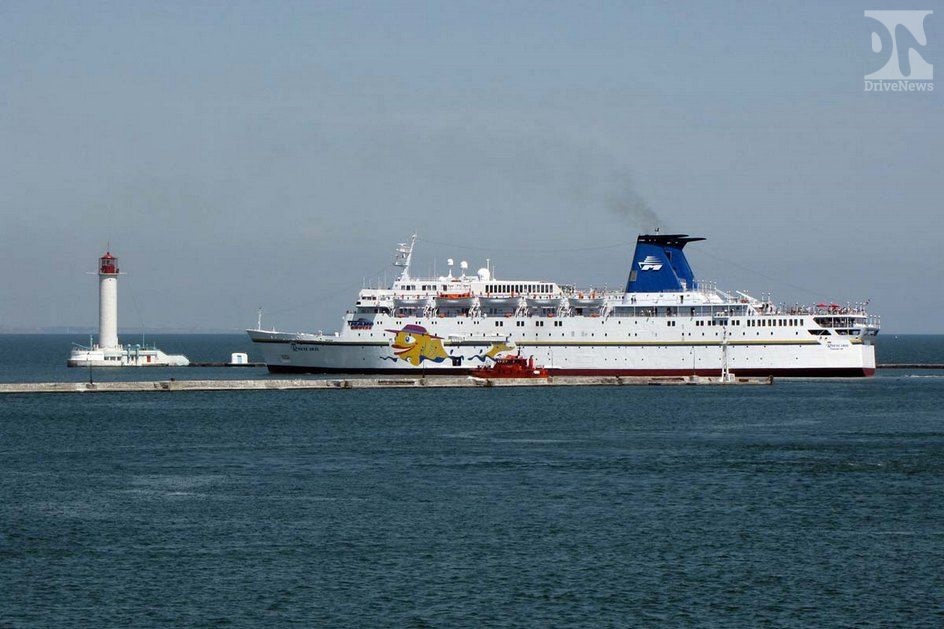 Круизный лайнер прибыл в Сочи для первого рейса в Крым