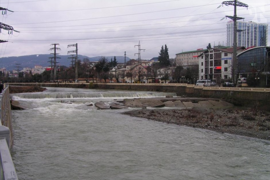 В реках Сочи ожидаются резкие подъемы уровней воды
