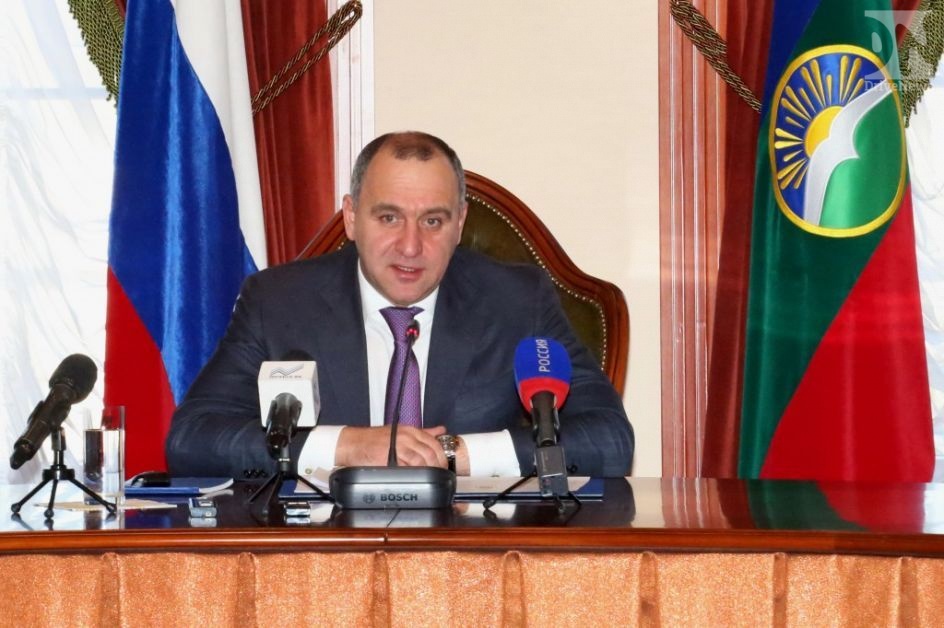Глава КЧР Рашид Темрезов обсудил вопрос безопасности туристов на курортах республики