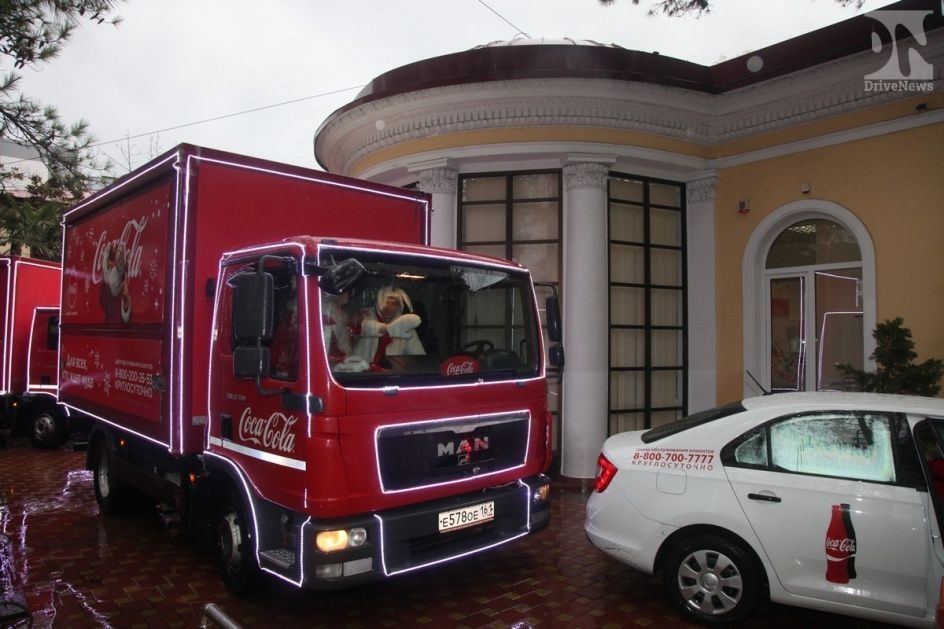 По курортам Кубани движется новогодний караван Coca-Cola