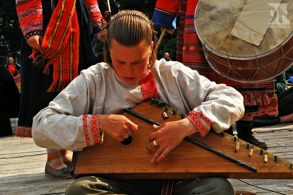 Любой русский музыка. Гусле, национальный инструмент Сербии. Народные гусли. Гусли старинные.