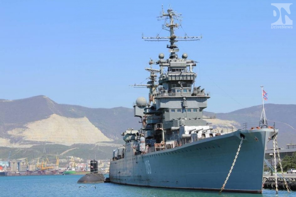 Крейсер «Адмирал Кутузов» продлил экскурсионное время