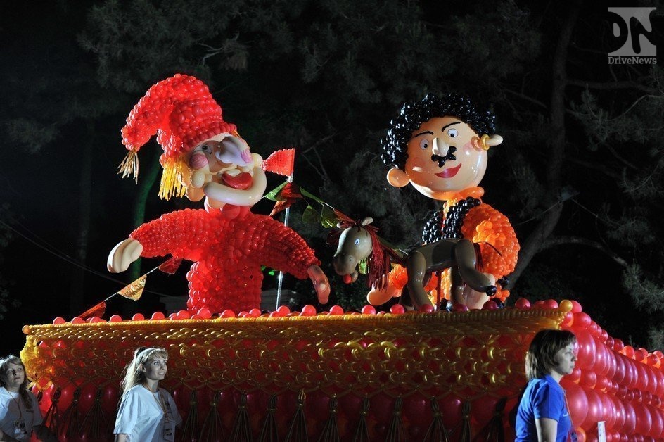 Курортный сезон в Геленджике стартовал карнавалом