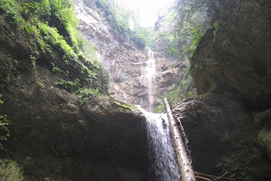 Явровый водопад
